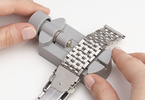 måle motivet tragedie WATCH BAND SPECIALIST - Shortening Metal Watch Bands - WATCHBANDCENTER.COM